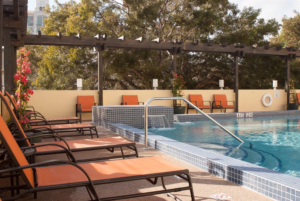 Отель Courtyard Miami Coral Gables Экстерьер фото