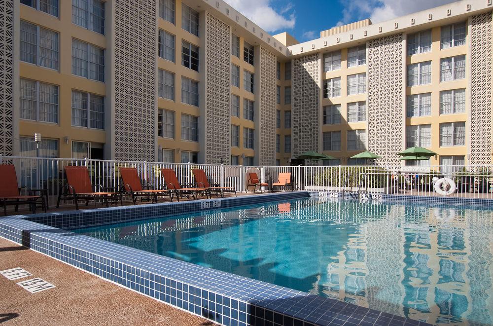 Отель Courtyard Miami Coral Gables Экстерьер фото