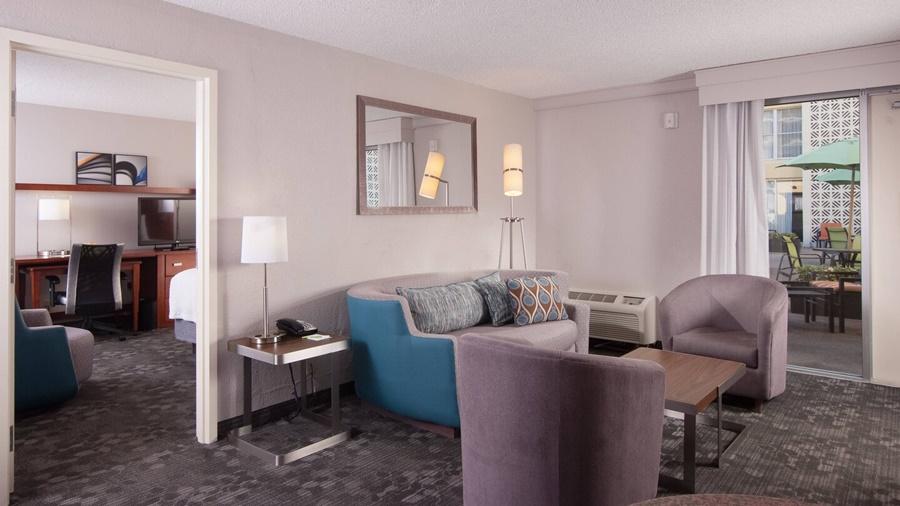 Отель Courtyard Miami Coral Gables Экстерьер фото