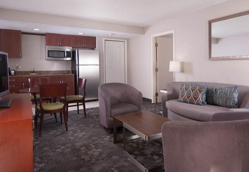 Отель Courtyard Miami Coral Gables Экстерьер фото