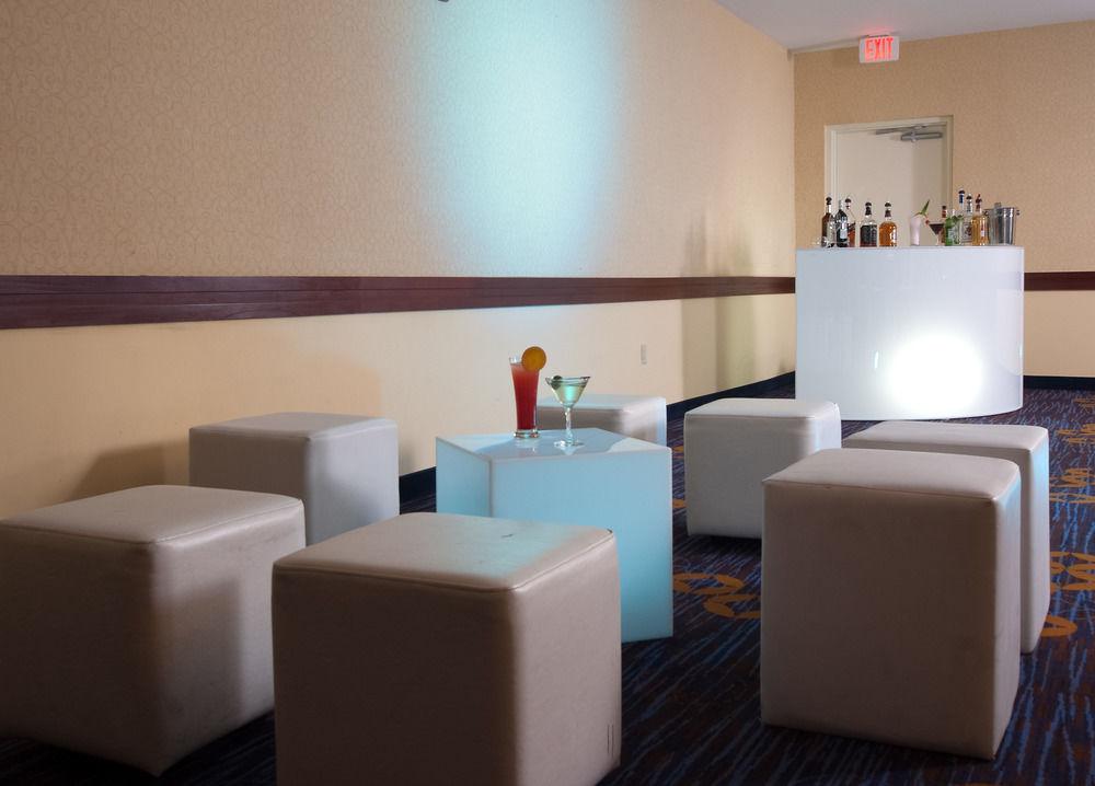 Отель Courtyard Miami Coral Gables Экстерьер фото