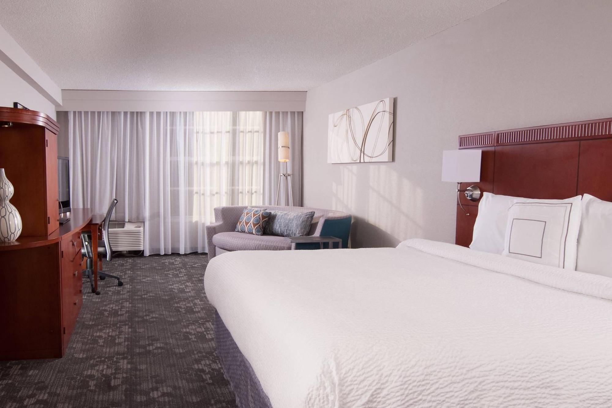 Отель Courtyard Miami Coral Gables Экстерьер фото
