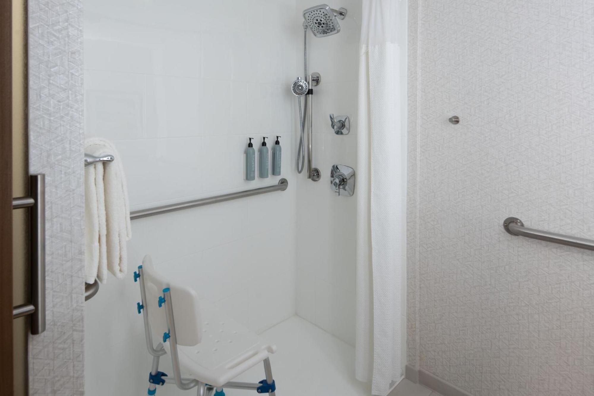 Отель Courtyard Miami Coral Gables Экстерьер фото