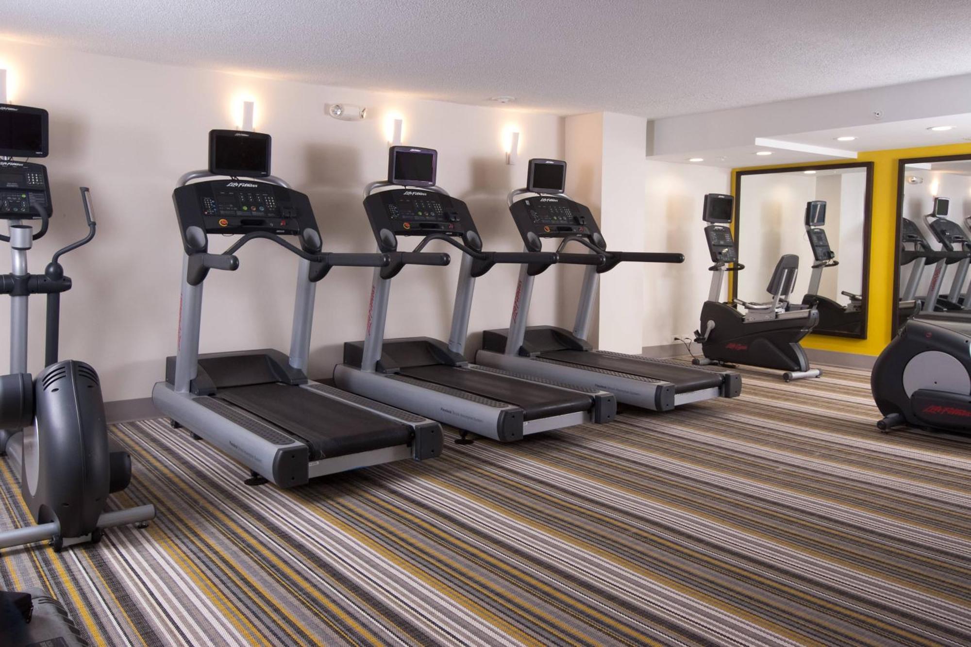 Отель Courtyard Miami Coral Gables Экстерьер фото