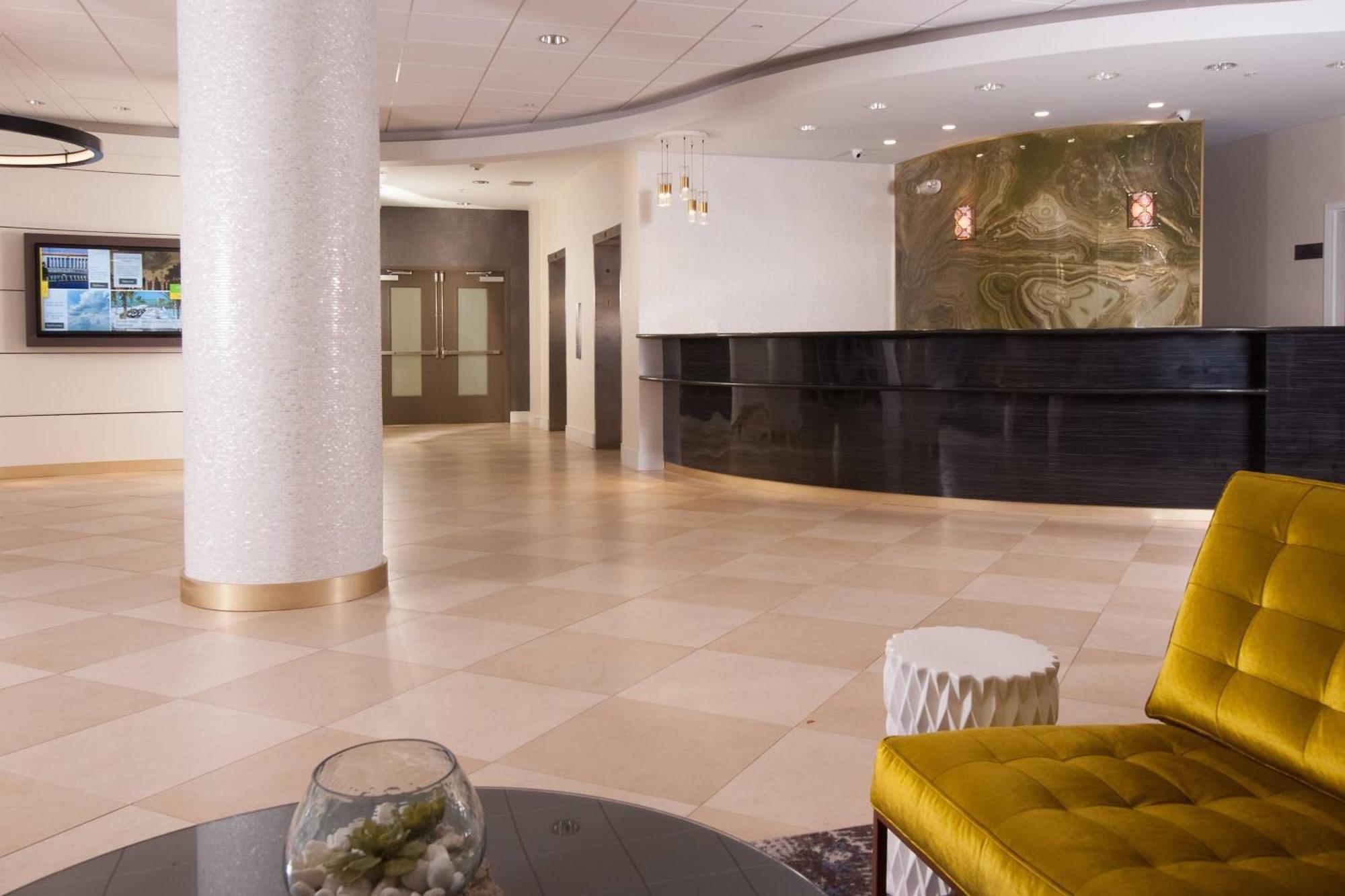 Отель Courtyard Miami Coral Gables Экстерьер фото