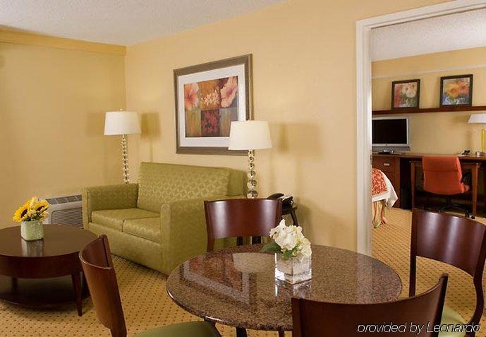 Отель Courtyard Miami Coral Gables Номер фото